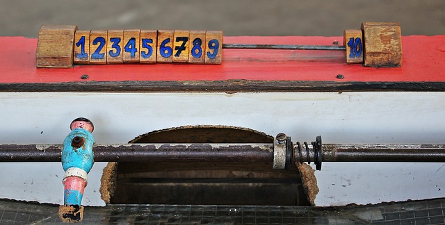 曼联主场4比1大胜狼队，B费梅开二度，姆贝莫、芒特破门，终结对手不胜纪录，升至第六。